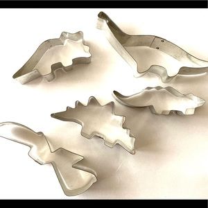 Bakeware Cookies Cutter Set 9 Dino cookie cutter plus Halloween cookies 9 items